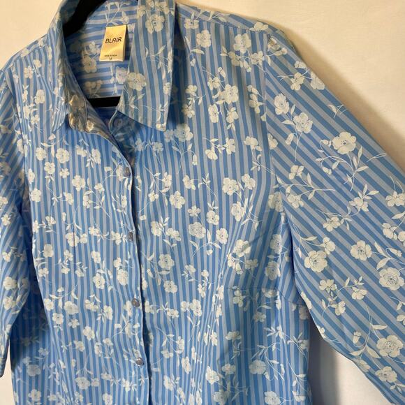 Blair Women’s Size Medium Blue And White Button Down Shirt Stripes Floral 3/4 - Picture 2 of 9
